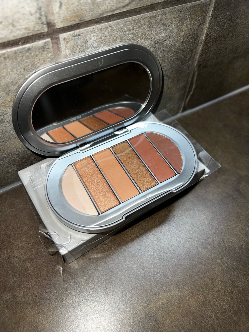 R.E.M Beauty Warm Neutral Eyeshadow Palette - Brown & Bronze Shades
